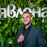 broker photo