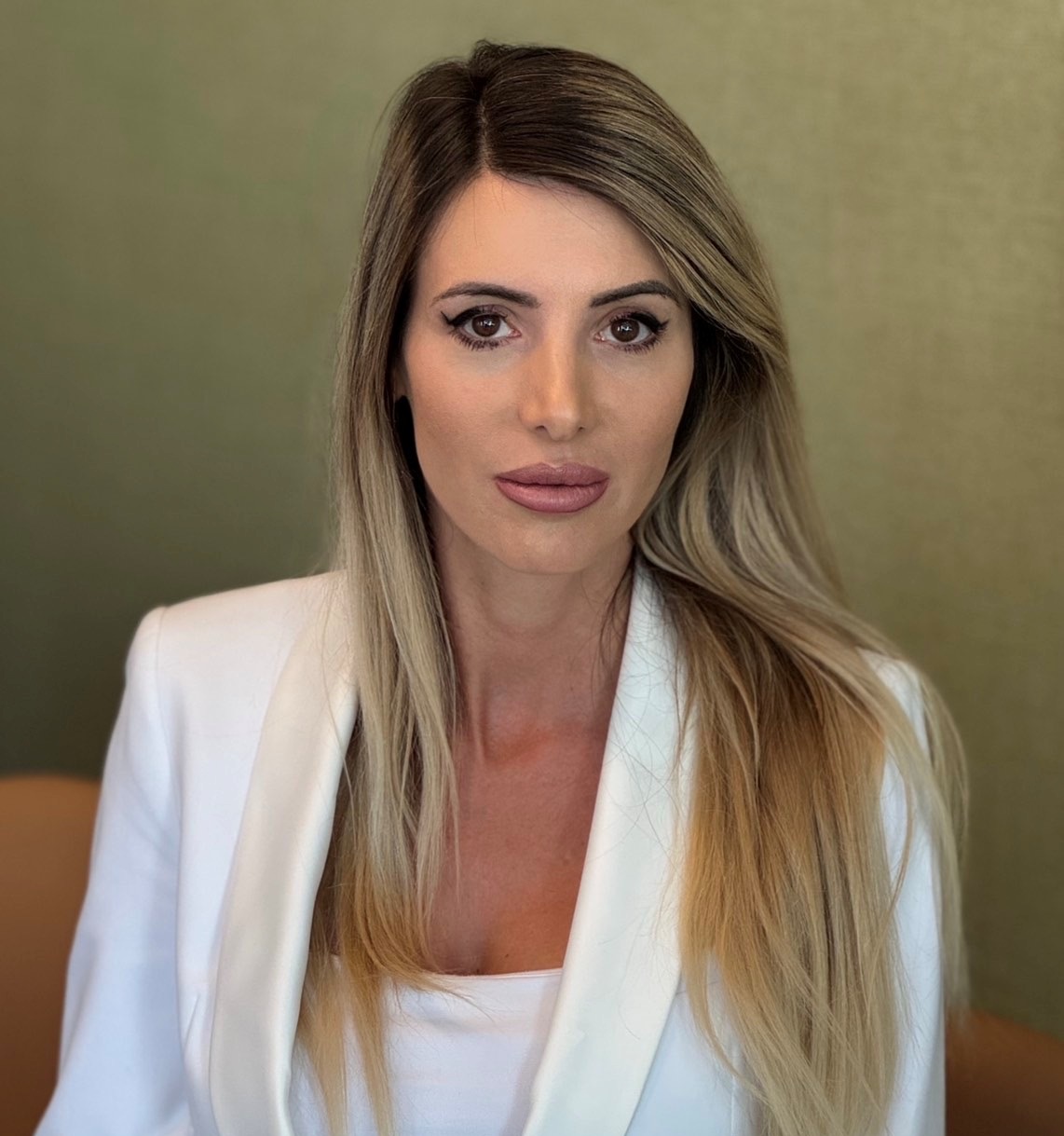 broker photo