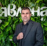 broker photo