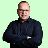 broker photo