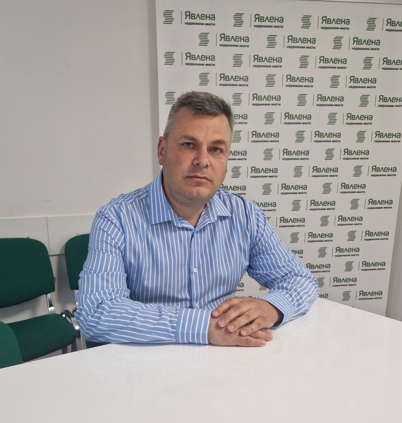 broker photo