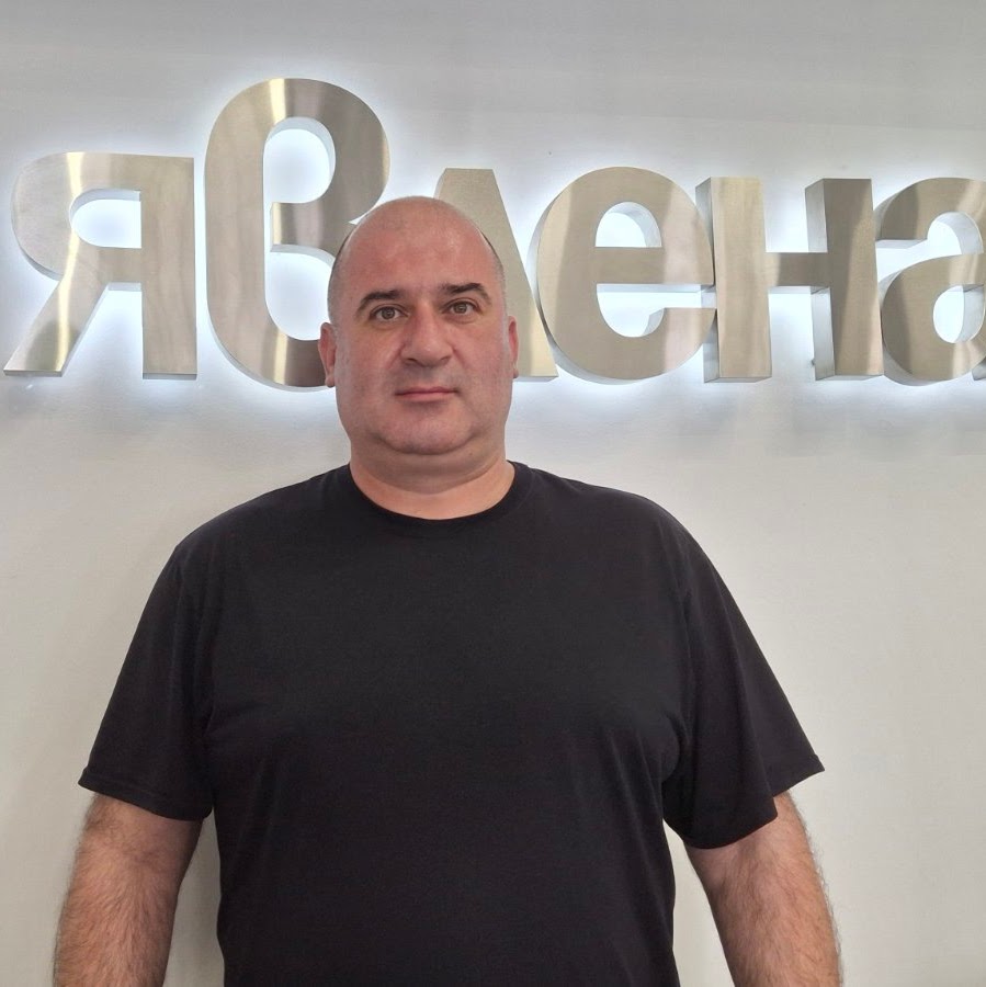 broker photo