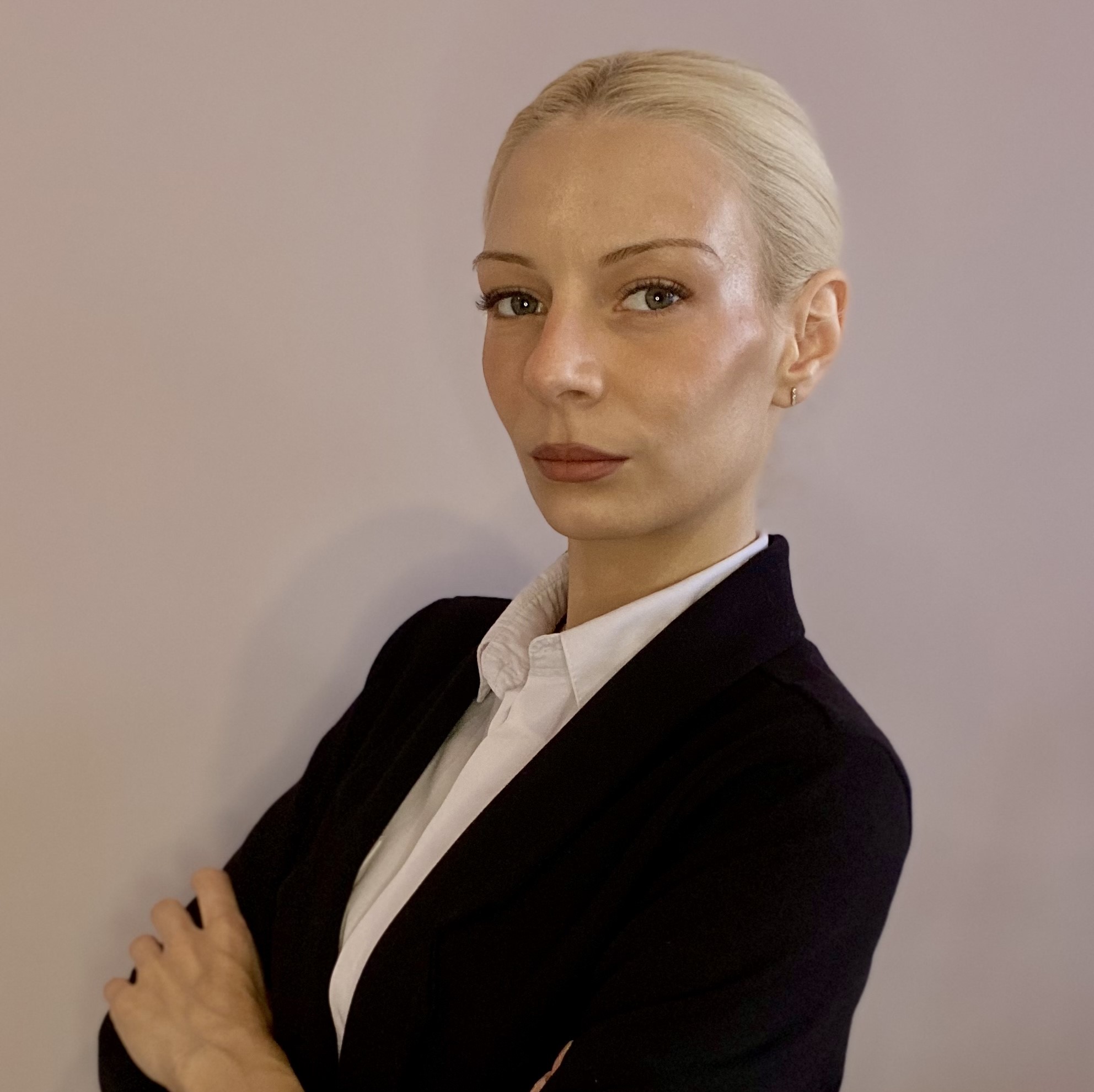 Anna Mumrikova, Real estate agent