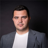 broker photo