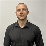 broker photo