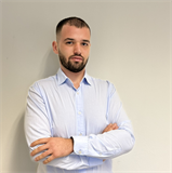 broker photo