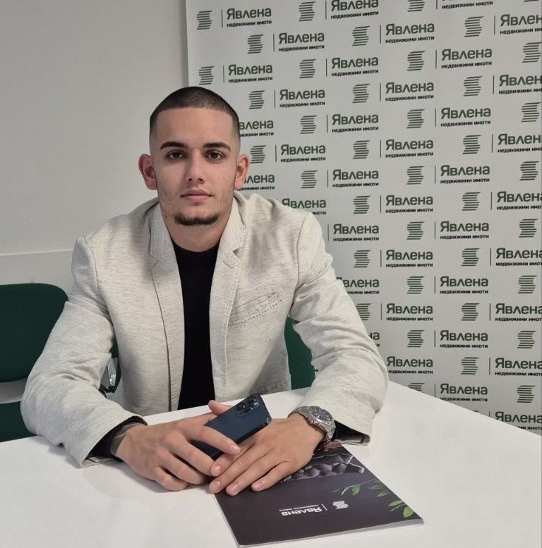 broker photo