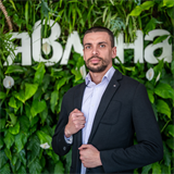 broker photo